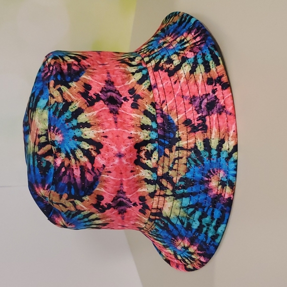 Tie-dye bucket hat bright abstract flower tie dye graphics Reversible Beachy - Picture 2 of 4
